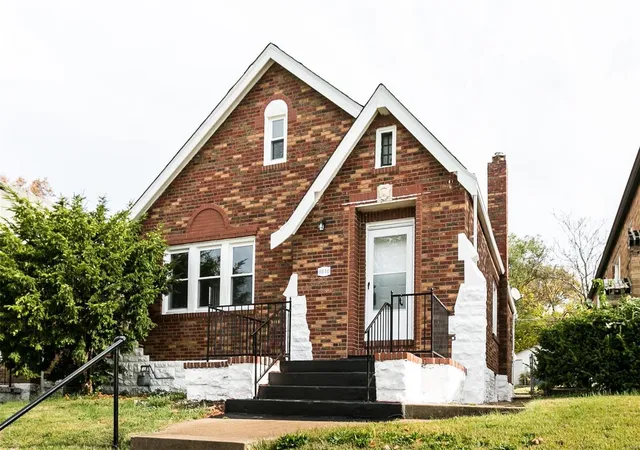 Single Family Residence at 8810 Halls Ferry Rd, Saint Louis, MO 63147 | MLS# MIS24069317 | | Sold on 2025-05-30