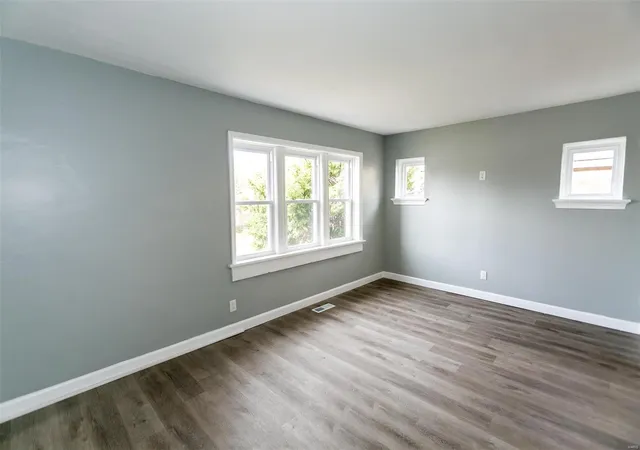 Photo 4 of Single Family Residence at 8810 Halls Ferry Rd, Saint Louis, MO 63147 | MLS# MIS24069317 | | Sold on 2025-05-30