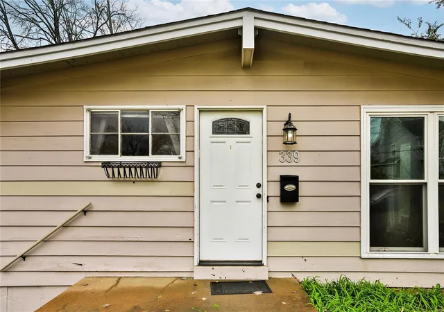 Photo 2 of Single Family Residence at 339 Caroline Ave, Saint Louis, MO 63122 | MLS# MIS24069362 | | Sold on 2025-02-07