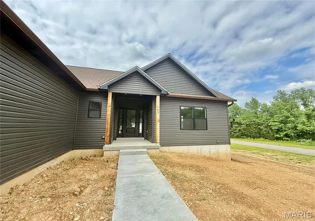 Photo 2 of Single Family Residence at 143 Calvey Brook Dr, Robertsville, MO 63072 | MLS# MIS24069396 | | Sold on 2025-05-29