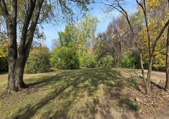 Photo 3 of Single Family Residence at 11 Oxford Pl, Saint Charles, MO 63301 | MLS# MIS24069718 | | Sold on 2025-02-04