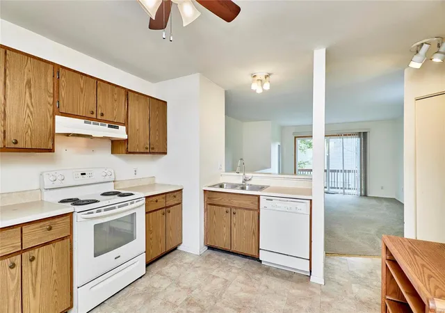 Photo 3 of Condominium at 92 Sugar Bend Ct, Saint Peters, MO 63376 | MLS# MIS24069721 |  | Sold on 2025-01-14