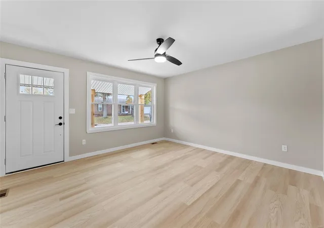 Photo 3 of Single Family Residence at 33 Gardenview Dr, Saint Peters, MO 63376 | MLS# MIS24069870 | | Sold on 2024-12-20