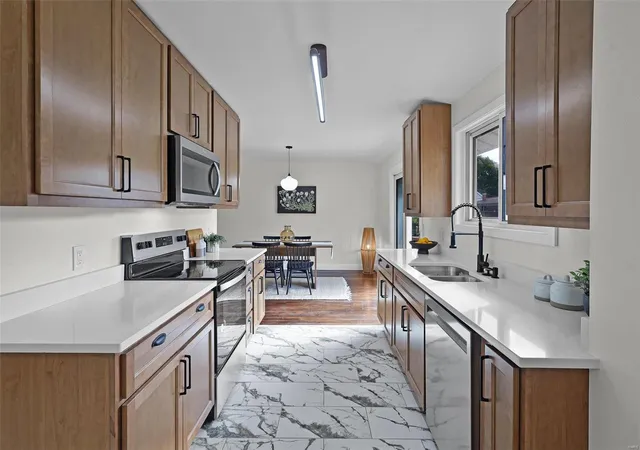 Photo 3 of Single Family Residence at 12550 Larkwood Dr, Saint Louis, MO 63146 | MLS# MIS24069888 |  | Sold on 2025-01-10