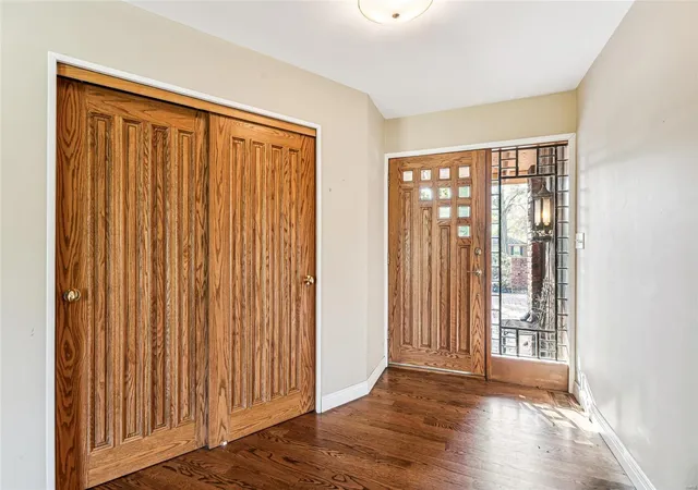 Photo 1 of Single Family Residence at 10 Kirken Knoll Dr, Saint Louis, MO 63131 | MLS# MIS24069964 | | Sold on 2025-03-24