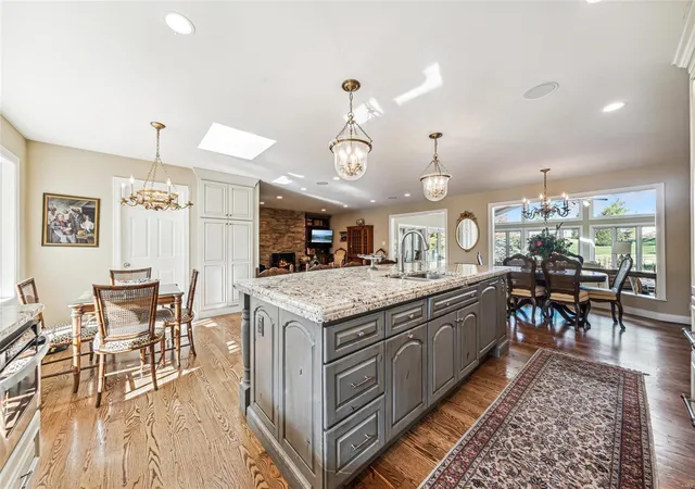 Photo 4 of Single Family Residence at 10 Kirken Knoll Dr, Saint Louis, MO 63131 | MLS# MIS24069964 | | Sold on 2025-03-24