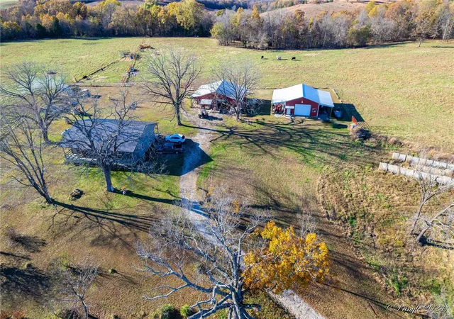 Photo 2 of Farm at 1835 County Road 137, Wasola, MO 65773 | MLS# MIS24070062 | | Sold on 2025-01-09