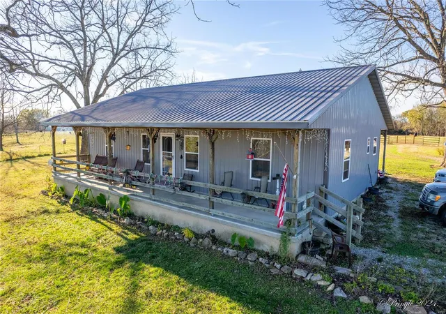 Photo 5 of Farm at 1835 County Road 137, Wasola, MO 65773 | MLS# MIS24070062 | | Sold on 2025-01-09
