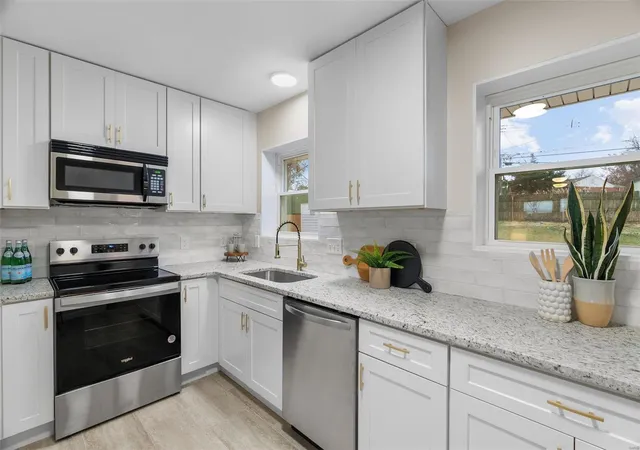 Photo 2 of Single Family Residence at 8624 Mayflower Ct, Saint Louis, MO 63132 | MLS# MIS24070082 | | Sold on 2025-02-13