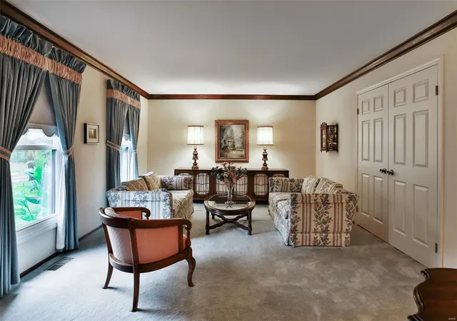 Photo 4 of Single Family Residence at 135 Royal Gate Dr, Saint Louis, MO 63141 | MLS# MIS24070102 |  | Sold on 2025-01-08