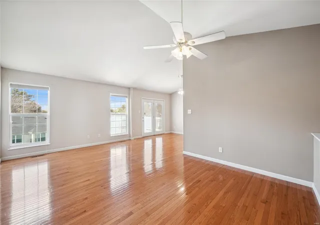Photo 2 of Villa at 10221 Carlton Pl Ct, Saint Louis, MO 63123 | MLS# MIS24070141 | | Sold on 2025-01-08