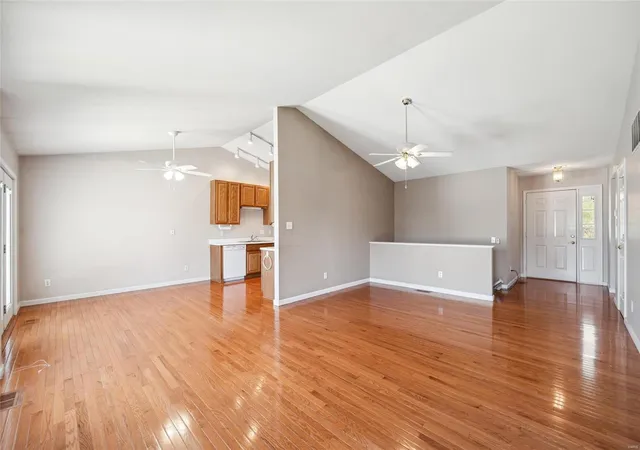Photo 3 of Villa at 10221 Carlton Pl Ct, Saint Louis, MO 63123 | MLS# MIS24070141 | | Sold on 2025-01-08