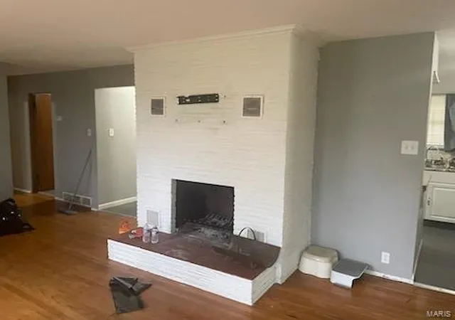 Photo 4 of Single Family Residence at 44 Circle Dr, East Saint Louis, IL 62203 | MLS# MIS24070160 | | Sold on 2025-01-17