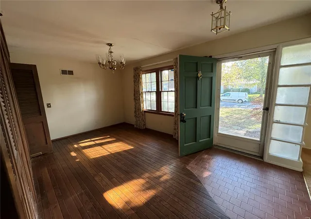 3rd image of 12313 Tempo Dr, Saint Louis, MO 63146 | MLS# MIS24070169