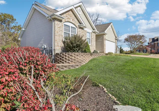 Photo 1 of Single Family Residence at 5403 Hagemann Pointe Dr, Saint Louis, MO 63128 | MLS# MIS24070183 | | Sold on 2024-12-19