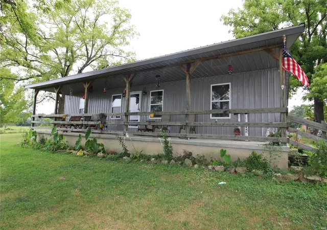 Photo 3 of Single Family Residence at 1835 Cr 137, Wasola, MO 65773 | MLS# MIS24070307 | | Sold on 2025-01-09