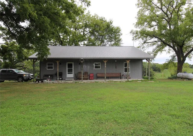Photo 5 of Single Family Residence at 1835 Cr 137, Wasola, MO 65773 | MLS# MIS24070307 | | Sold on 2025-01-09