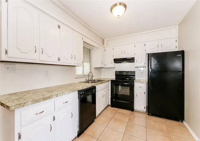 Photo 5 of Single Family Residence at 9356 Ditman Wy, Kansas City, MO 64134 | MLS# MIS24070360 | | Sold on 2025-04-30