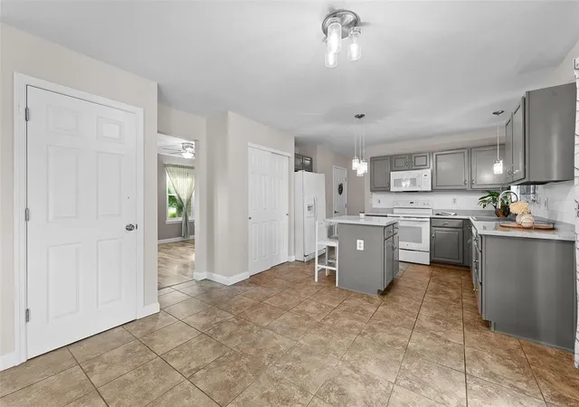 Photo 4 of Single Family Residence at 30 Goldtrail Dr, Saint Charles, MO 63301 | MLS# MIS24070413 | | Sold on 2025-01-10