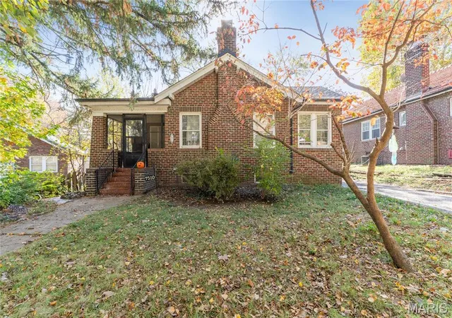 Single family home for sale at 7510 Springdale Dr, Saint Louis, MO 63121 | MLS# MIS24070437 | Listing updated on 2026-01-01