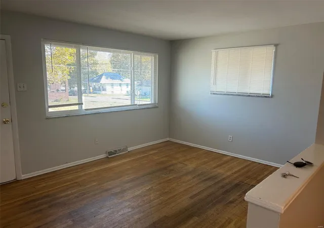 Photo 3 of Single Family Residence at 2903 Ridgeway Ave, Saint Louis, MO 63114 | MLS# MIS24070467 | | Sold on 2025-01-16