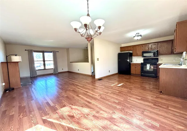 Photo 4 of Single Family Residence at 4224 Santen Dr, Saint Louis, MO 63123 | MLS# MIS24070482 | | Sold on 2024-12-26