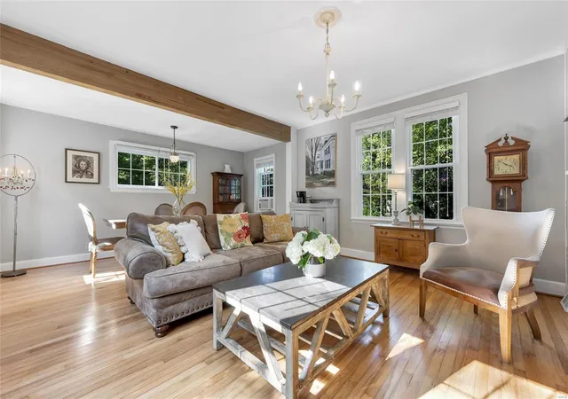 Photo 1 of Single Family Residence at 129 Darst Rd, Saint Louis, MO 63135 | MLS# MIS24070517 | | Sold on 2025-06-04