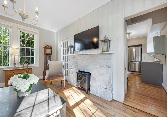 Photo 2 of Single Family Residence at 129 Darst Rd, Saint Louis, MO 63135 | MLS# MIS24070517 | | Sold on 2025-06-04