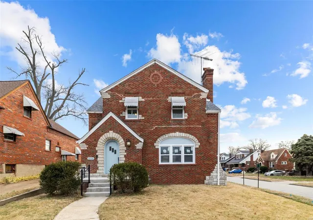 Single Family Residence at 3500 Manola Ave, Saint Louis, MO 63121 | MLS# MIS24070561 |  | Sold on 2025-04-25