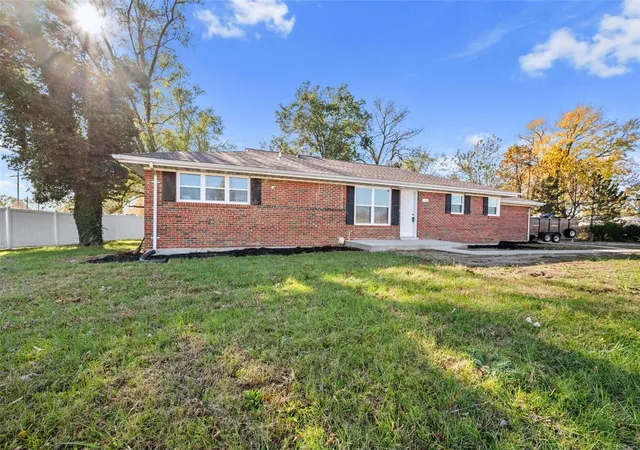 Photo 1 of Single Family Residence at 7415 Veterans Memorial Pkwy, Saint Peters, MO 63376 | MLS# MIS24070612 |  | Sold on 2025-01-31