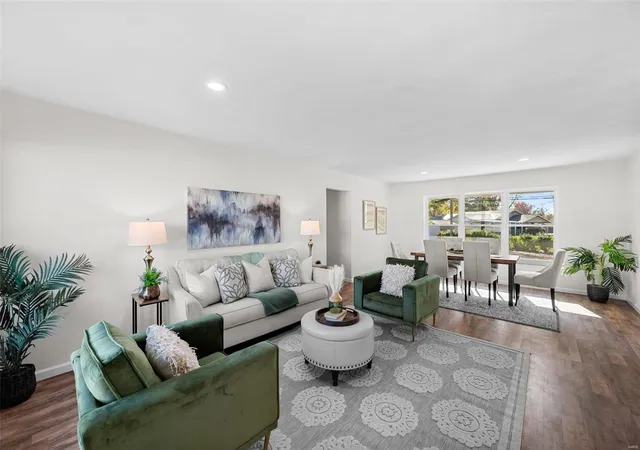 Photo 3 of Single Family Residence at 7415 Veterans Memorial Pkwy, Saint Peters, MO 63376 | MLS# MIS24070612 |  | Sold on 2025-01-31