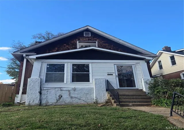 Photo 2 of Single Family Residence at 2247 Blendon Pl, Saint Louis, MO 63143 | MLS# MIS24070746 | | Sold on 2025-07-14
