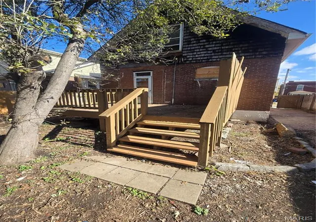 Photo 3 of Single Family Residence at 2247 Blendon Pl, Saint Louis, MO 63143 | MLS# MIS24070746 | | Sold on 2025-07-14