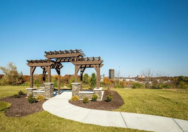 Photo 3 of Townhouse at 8962 E Gateway Heights Rd #73-401, Saint Louis, MO 63144 | MLS# MIS24070820 | | Sold on 2024-12-31