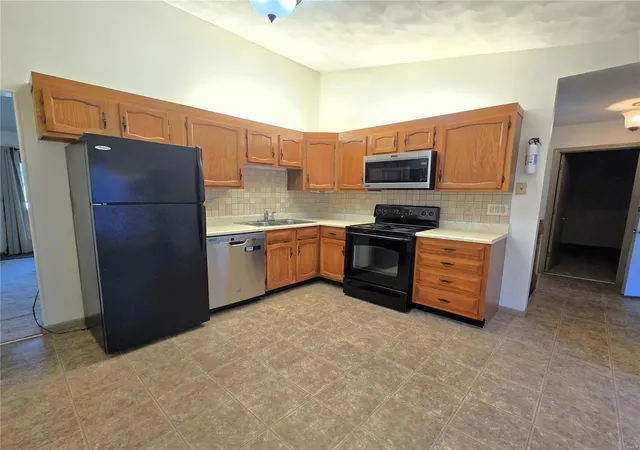 Photo 4 of Villa at 1613 Rosewall Dr #B, Saint Charles, MO 63303 | MLS# MIS24070840 | | Sold on 2025-03-17