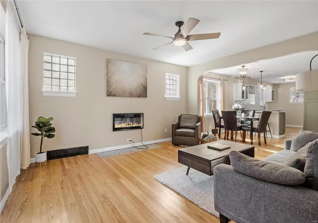 Photo 5 of Single Family Residence at 2165 Gray Ave, Saint Louis, MO 63117 | MLS# MIS24070923 | | Sold on 2024-12-20