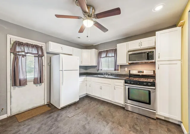 Photo 4 of Single Family Residence at 5304 Grove Ave, Saint Louis, MO 63135 | MLS# MIS24070927 | | Sold on 2025-02-14