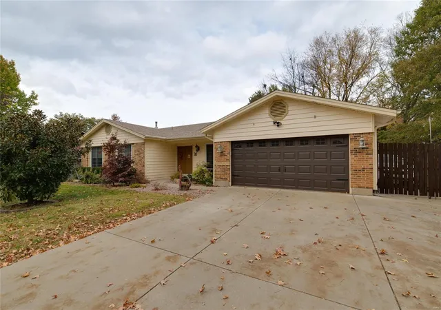 Photo 1 of Single Family Residence at 49 Oak Valley Dr, Saint Peters, MO 63376 | MLS# MIS24070936 | | Sold on 2025-01-30