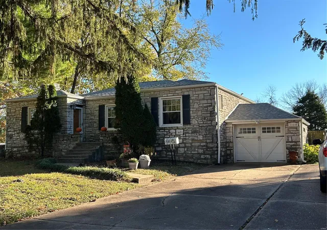 Photo 3 of Single Family Residence at 11210 Morrow Dr, Saint Ann, MO 63074 | MLS# MIS24070948 | | Sold on 2024-12-27