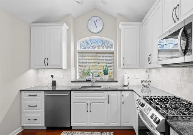 Photo 4 of Villa at 1338 Redwood View Ct, Saint Louis, MO 63146 | MLS# MIS24071042 |  | Sold on 2025-01-10