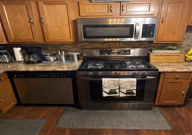 Photo 4 of Single Family Residence at 8833 Cherrywood Ln, Saint Louis, MO 63136 | MLS# MIS24071077 | | Sold on 2025-01-31