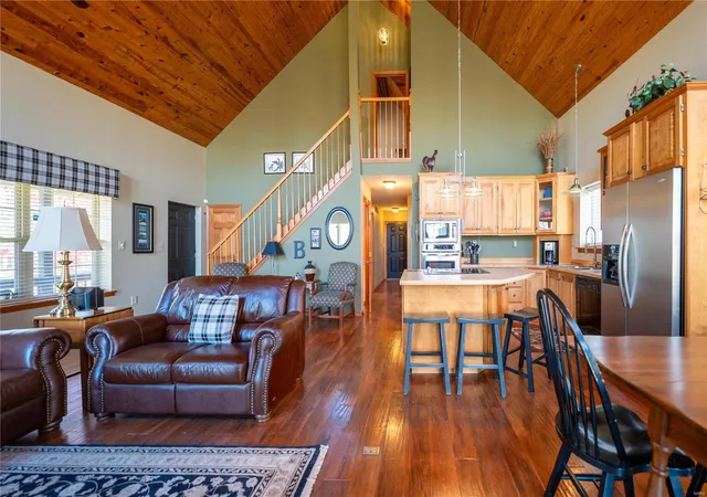 Photo 5 of Farm at 35534 Pin Oak Church Rd, Jonesburg, MO 63351 | MLS# MIS24071079 | | Sold on 2025-03-06