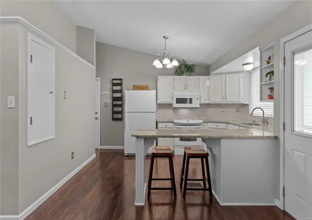 Photo 4 of Single Family Residence at 203 Laurelwood, Saint Peters, MO 63376 | MLS# MIS24071156 |  | Sold on 2024-12-27