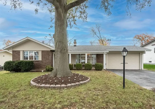 Photo 1 of Single Family Residence at 11641 Frontier Dr, Saint Louis, MO 63146 | MLS# MIS24071159 | | Sold on 2024-12-30