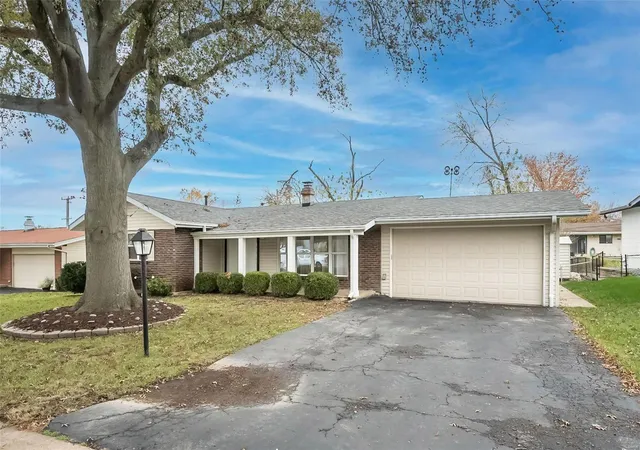 Photo 2 of Single Family Residence at 11641 Frontier Dr, Saint Louis, MO 63146 | MLS# MIS24071159 | | Sold on 2024-12-30
