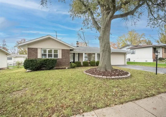 Photo 3 of Single Family Residence at 11641 Frontier Dr, Saint Louis, MO 63146 | MLS# MIS24071159 | | Sold on 2024-12-30