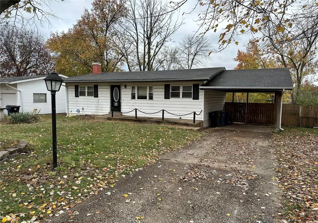 Single Family Residence at 516 Aqua Ridge Dr, Saint Louis, MO 63129 | MLS# MIS24071351 | | Sold on 2024-12-31