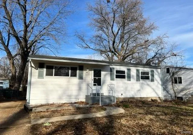 Single Family Residence at 1223 Congress Ave, Saint Louis, MO 63138 | MLS# MIS24071353 | | Sold on 2025-01-29