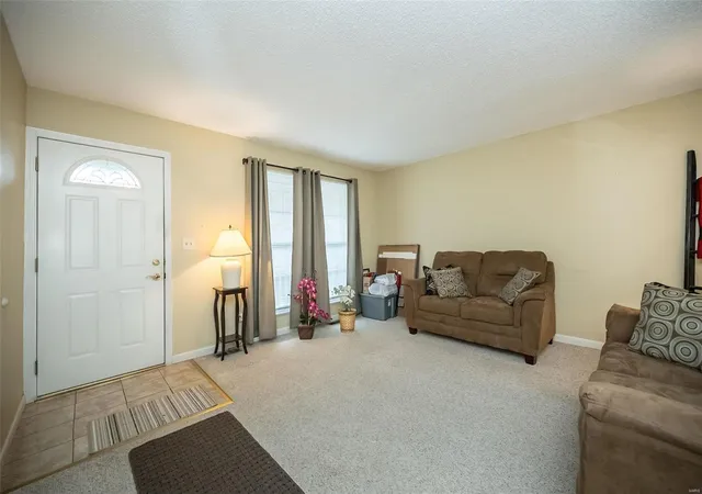 Photo 3 of Single Family Residence at 10 Lemon Tree Dr, Saint Peters, MO 63376 | MLS# MIS24071405 | | Sold on 2025-02-11