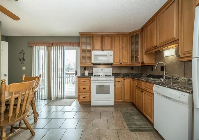 Photo 4 of Single Family Residence at 10 Lemon Tree Dr, Saint Peters, MO 63376 | MLS# MIS24071405 | | Sold on 2025-02-11